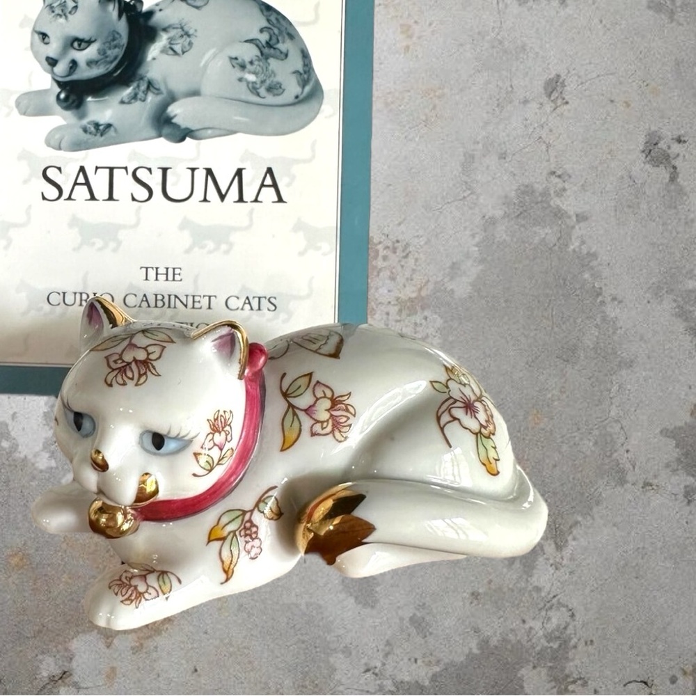 Bin 13 Vintage Franklin Mint Satsuma cat curio cabinet with box brochures